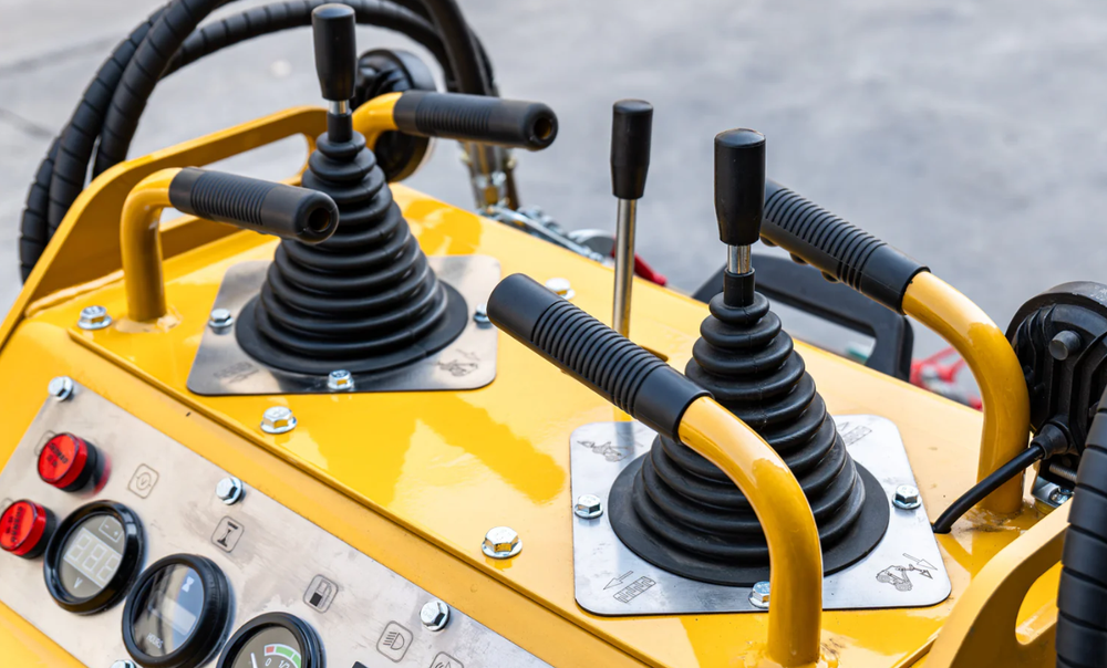 How To Choose Between A Wheeled And Tracked Mini Skid Steer Loader