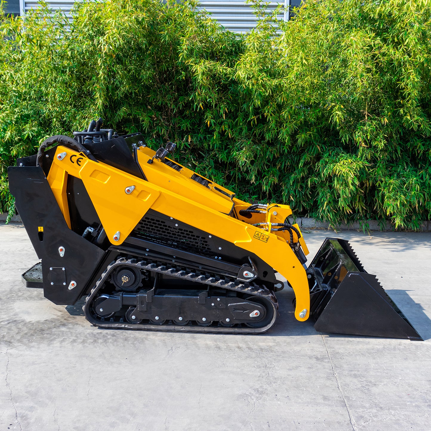 MS1000 Stand On Skid Steer Track Loader With Kubota Diesel Engine