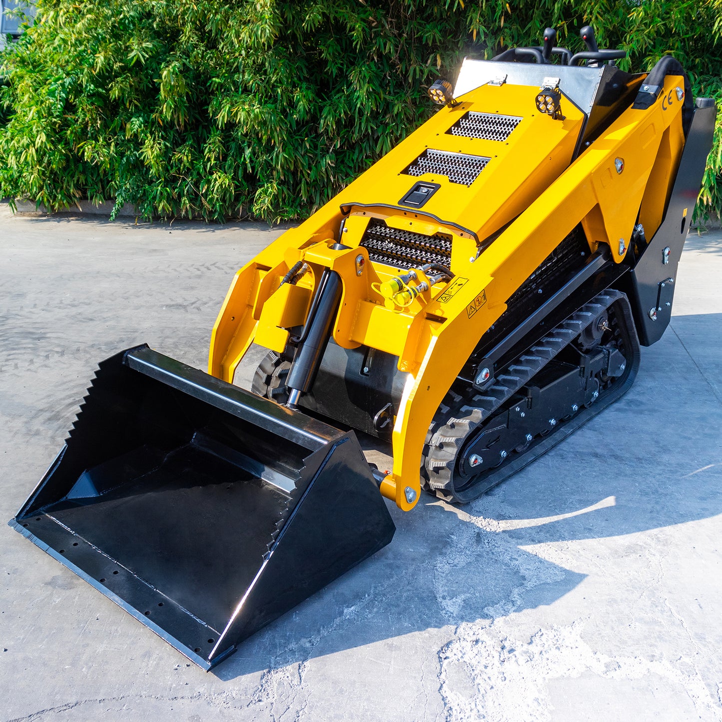 MS1000 Stand On Skid Steer Track Loader With Kubota Diesel Engine