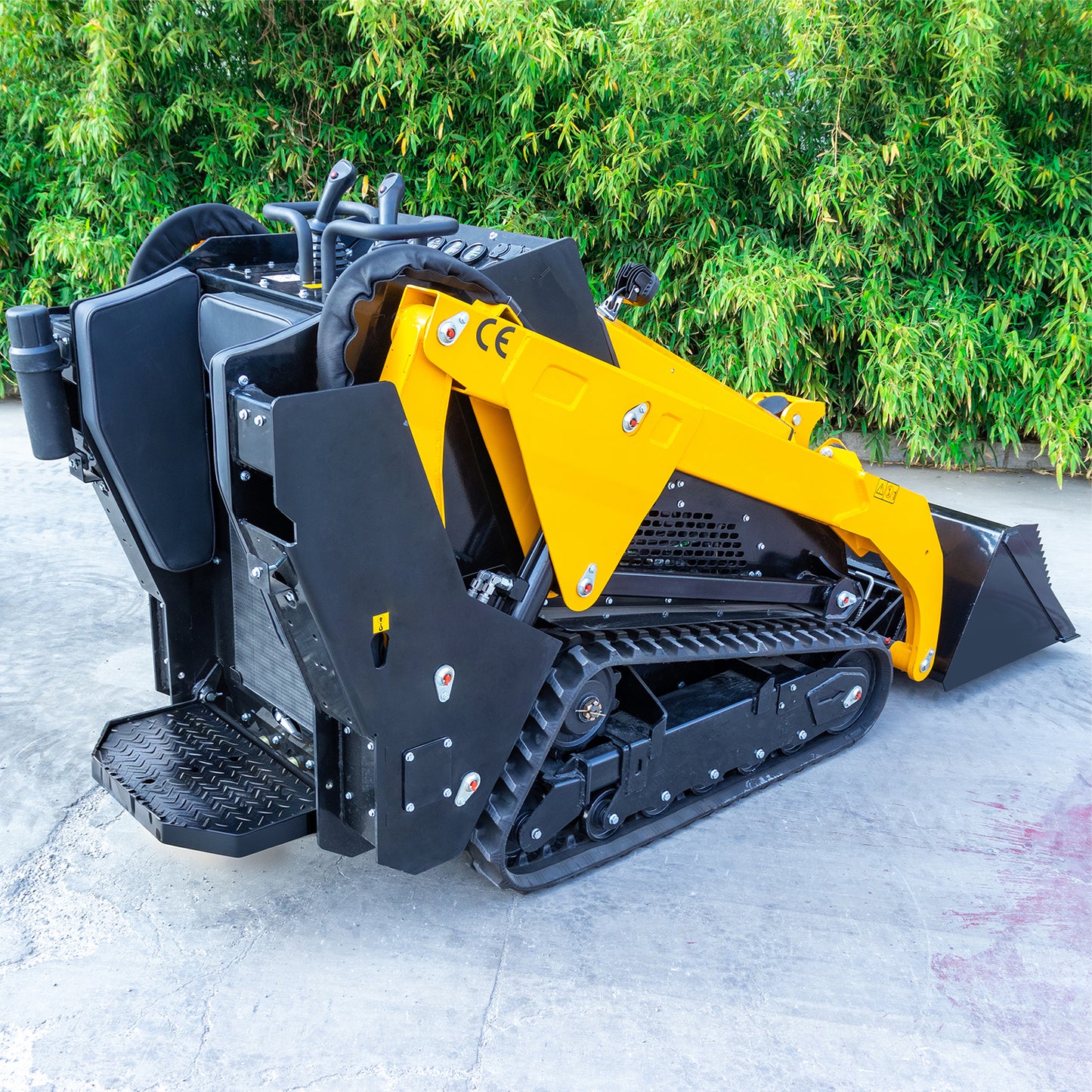 MS1000 Stand On Skid Steer Track Loader With Kubota Diesel Engine